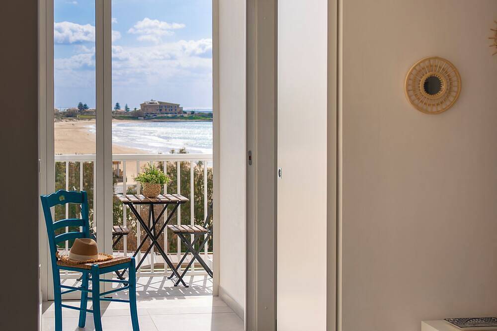 Entire apartment, Blue Lagoon House, beach 2' walk, sea view, for families and small groups in Marina di Modica, Sicily