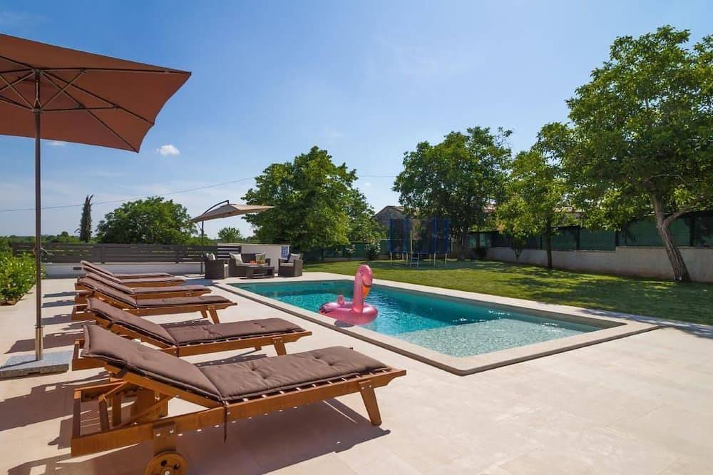 Villa Anavi mit privatem Pool und großem Garten in Barban, Südküste Istrien