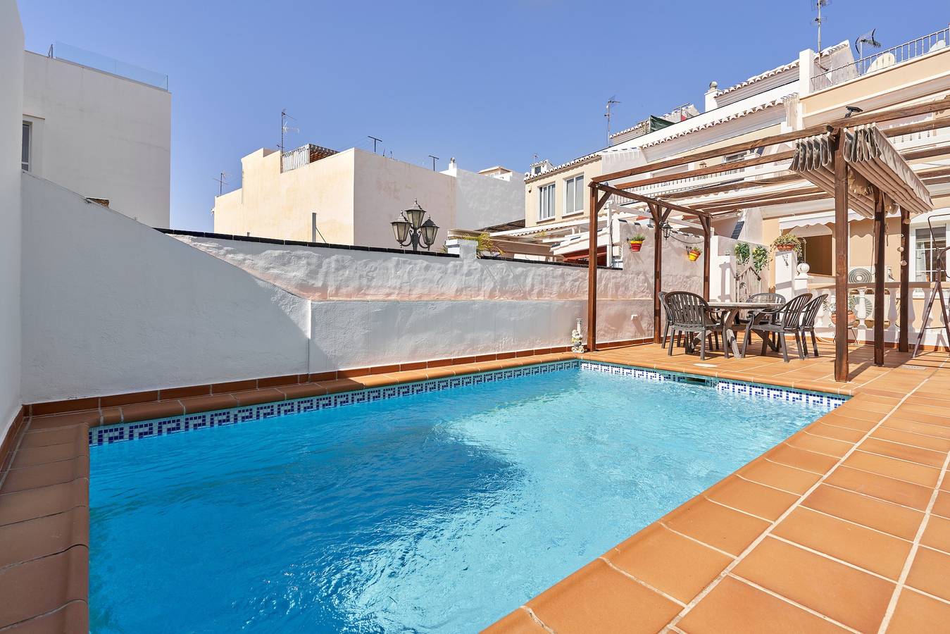 Ganze Wohnung, Ferienwohnung "Vivienda Con Piscina" mit privatem Pool, 3 Terrassen und Wlan in Nerja Centre, Nerja