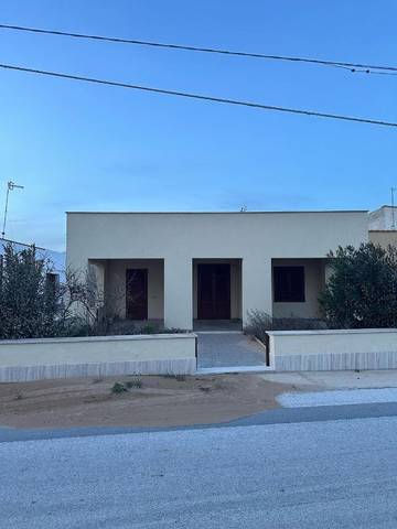 Location de vacances pour 4 personnes, avec terrasse à Tre Fontane