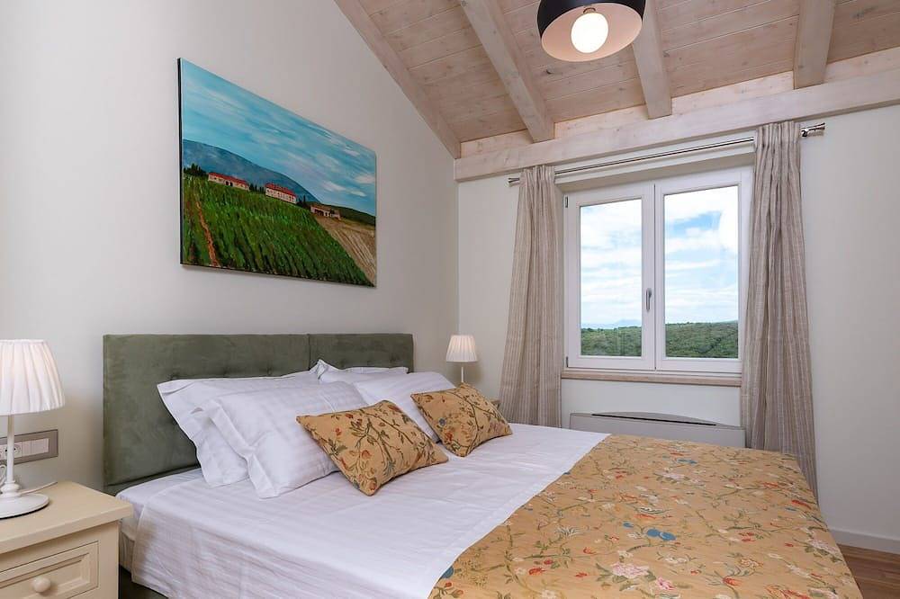 Villa Luna - 4 bedrooms with private pool and kids pool in Kavran, Südküste Istrien