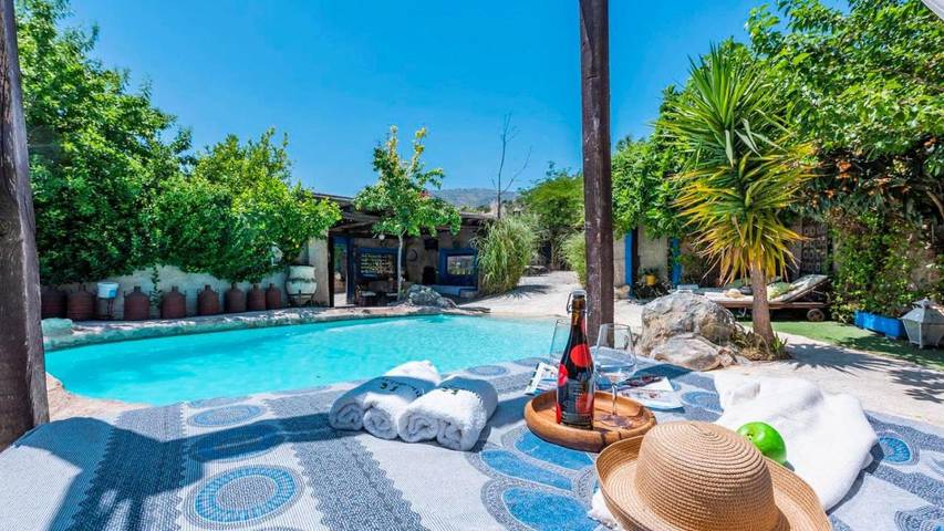 Location de vacances pour 8 personnes, avec piscine ainsi que jardin et sauna à Loja - 2