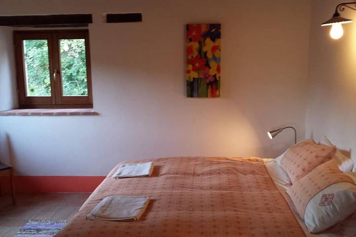 Belle ferme en pierre paisible avec piscine et belle vue in Gualdo, Province de Macerata