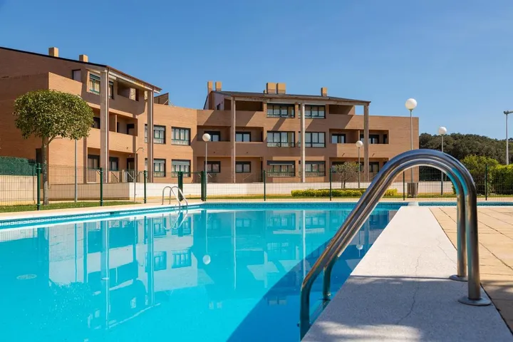 Apartamento de vacaciones para 7 personas, con piscina además de jardín y piscina para niños, Se admiten mascotas - 1