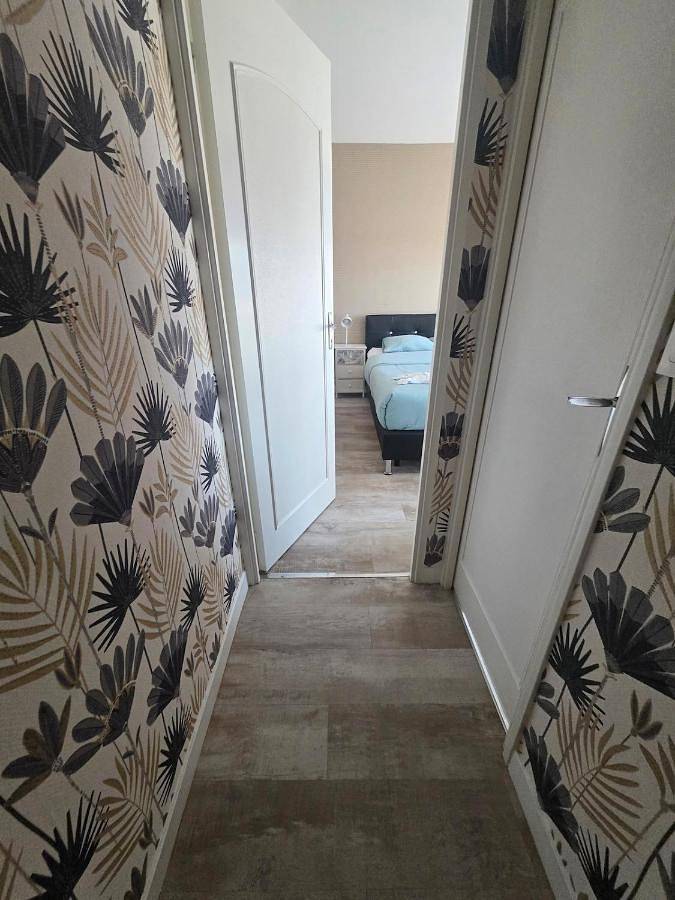 Appartement entier, Cocon lumineux avec parking privé pour 4 voyageurs in Joué-lès-Tours, Région de Tours
