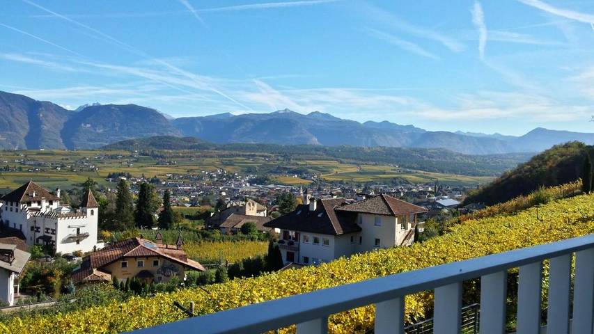 Ferienwohnung für 4 Personen, mit Balkon und Ausblick, kinderfreundlich in Eppan an der Weinstraße