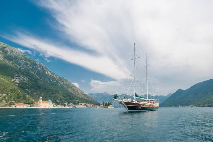 Boot für 16 Personen, mit Terrasse und Pool sowie Ausblick in Montenegro - 2