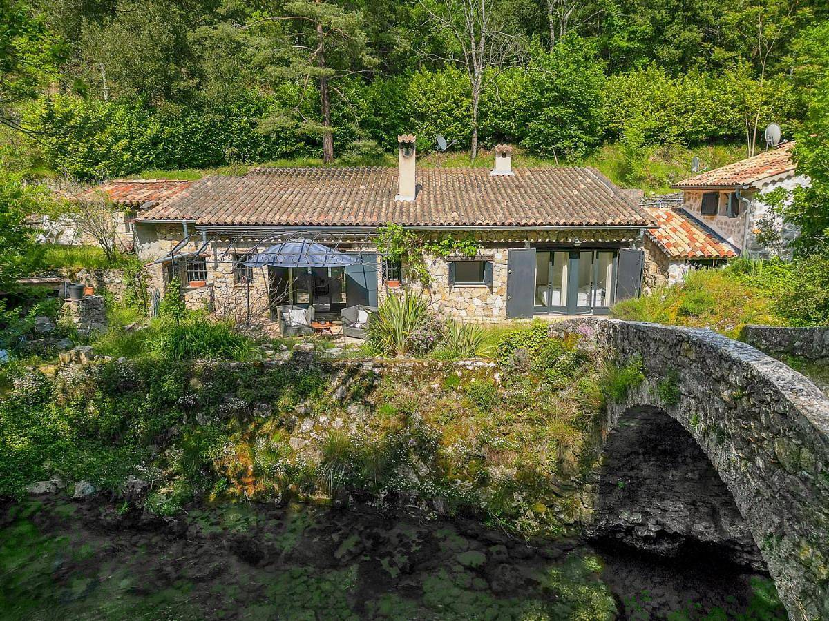 Two-Bedroom House in Escragnolles, Région de Cannes