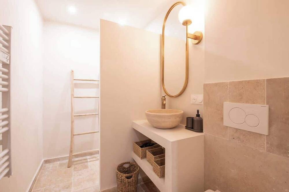 Entire apartment, A Charming Studio in the Heart of Saint-Tropez in Saint-Tropez, Mediterranean Coast (France)