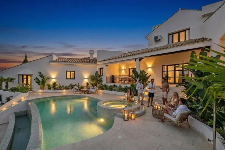 Villa pour 8 personnes, avec piscine ainsi que jacuzzi et jardin - 1