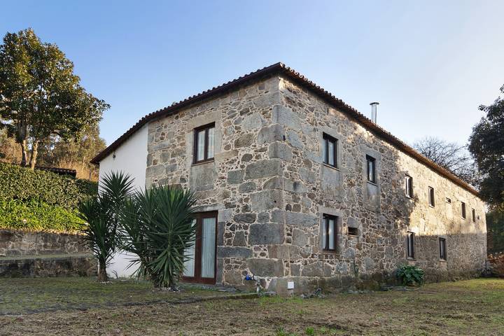 Country House 'Quinta Da Ataíde' with Mountain View, Wi-Fi, and Air Conditioning in Rendufe, Braga District