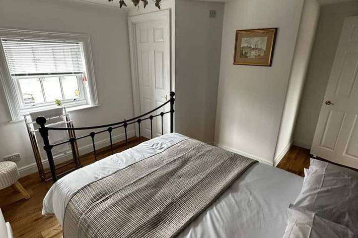 Historic Old Town Home with Views and free parking in Kingston-upon-Hull, Yorkshire and the Humber
