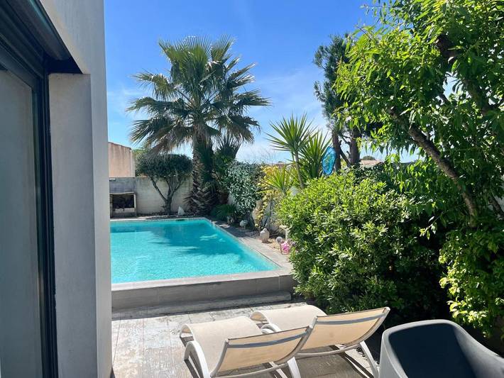Chambre d’hôte pour 2 personnes, avec piscine et vue ainsi que terrasse et jardin