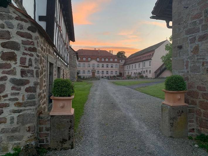 Ferienwohnung für 12 Personen, mit Terrasse und Garten sowie Sauna und Seeblick in Rhön-Bayern