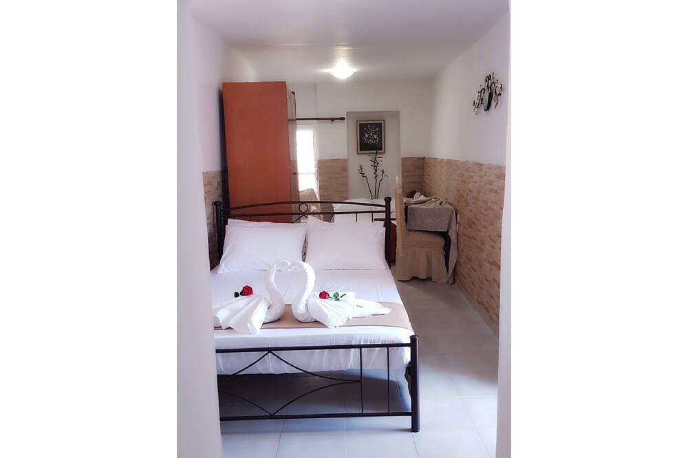 Yota's Studio im Zentrum von Poros in Poros Stadt, Poros