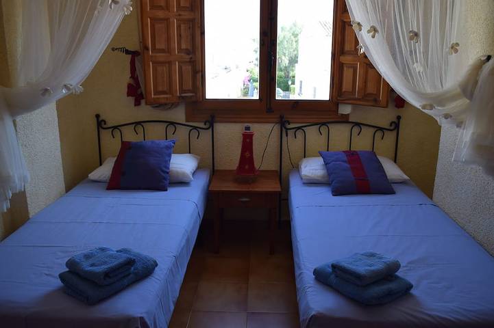 Maison de ville familiale avec 3 chambres, 2 salles de bains et piscine commune Cala Blanca, Javea in Jávea, Costa Blanca