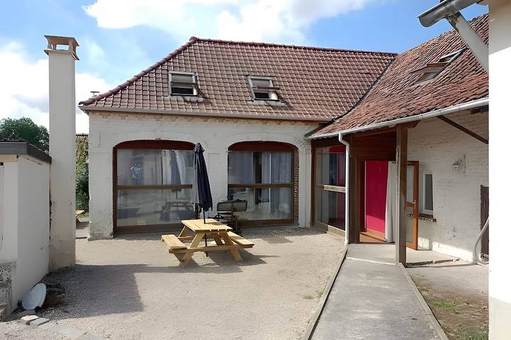 Location de vacances pour 12 personnes, avec terrasse et jardin, animaux acceptés à Maintenay
