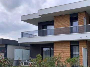 Gîte pour 4 personnes, avec vue sur le lac ainsi que terrasse et vue à Excenevex