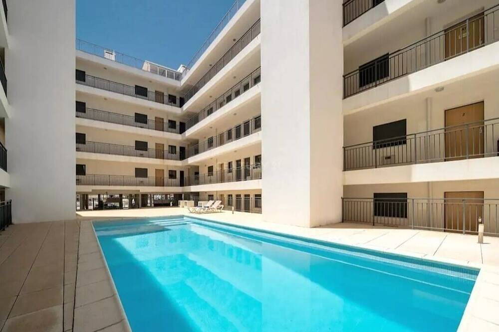 Ganze Wohnung, In the centre of Olhão, Parking, Pool, Bbq, A/C, 3 min walk from the Pier in Olhão, Parque Natural da Ria Formosa