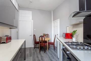 Vacation Rental for 8 Guests in Edinburgh, Edinburgh and Lothian, Picture 4