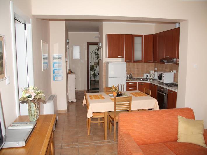 Gîte pour 4 personnes, avec piscine ainsi que balcon et jacuzzi, adapté aux familles à Cavtat - 4