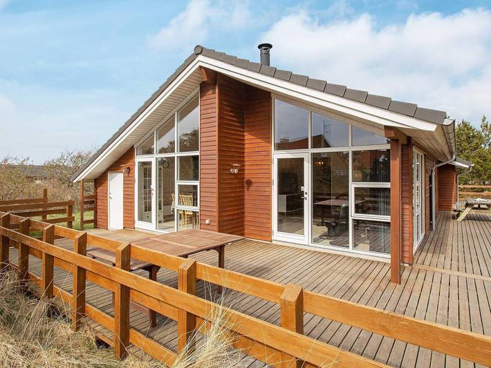 Ferieudlejning for 10 personer, med terrasse i Klitmøller