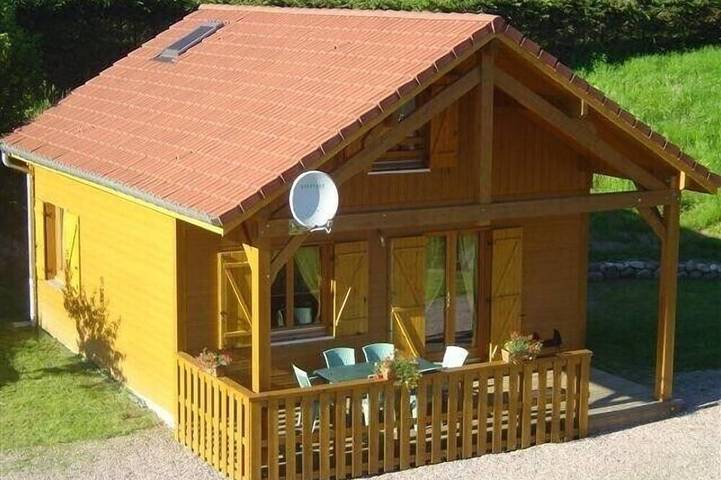 Chalet pour 7 personnes, avec piscine ainsi que jardin et terrasse, animaux acceptés - 1