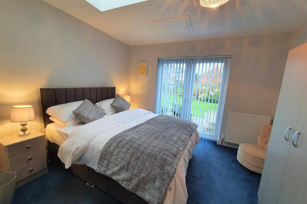 Entire apartment, Modern fully self-contained Annex, free Parking private off street, large Garden in Lincoln, Lincolnshire