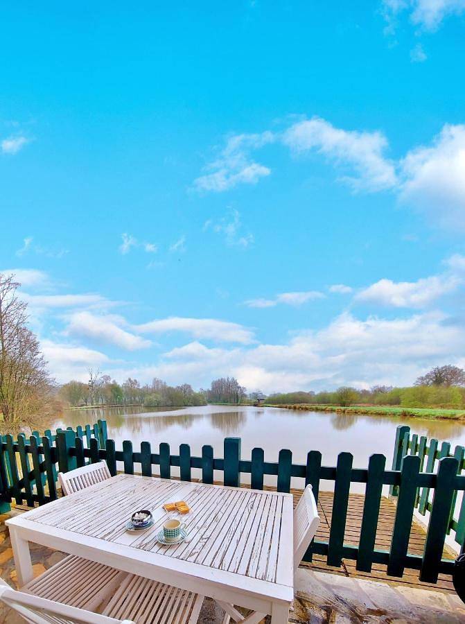 Location de vacances pour 4 personnes, avec jardin ainsi que terrasse et vue sur le lac à Saint-Ellier-du-Maine - 2