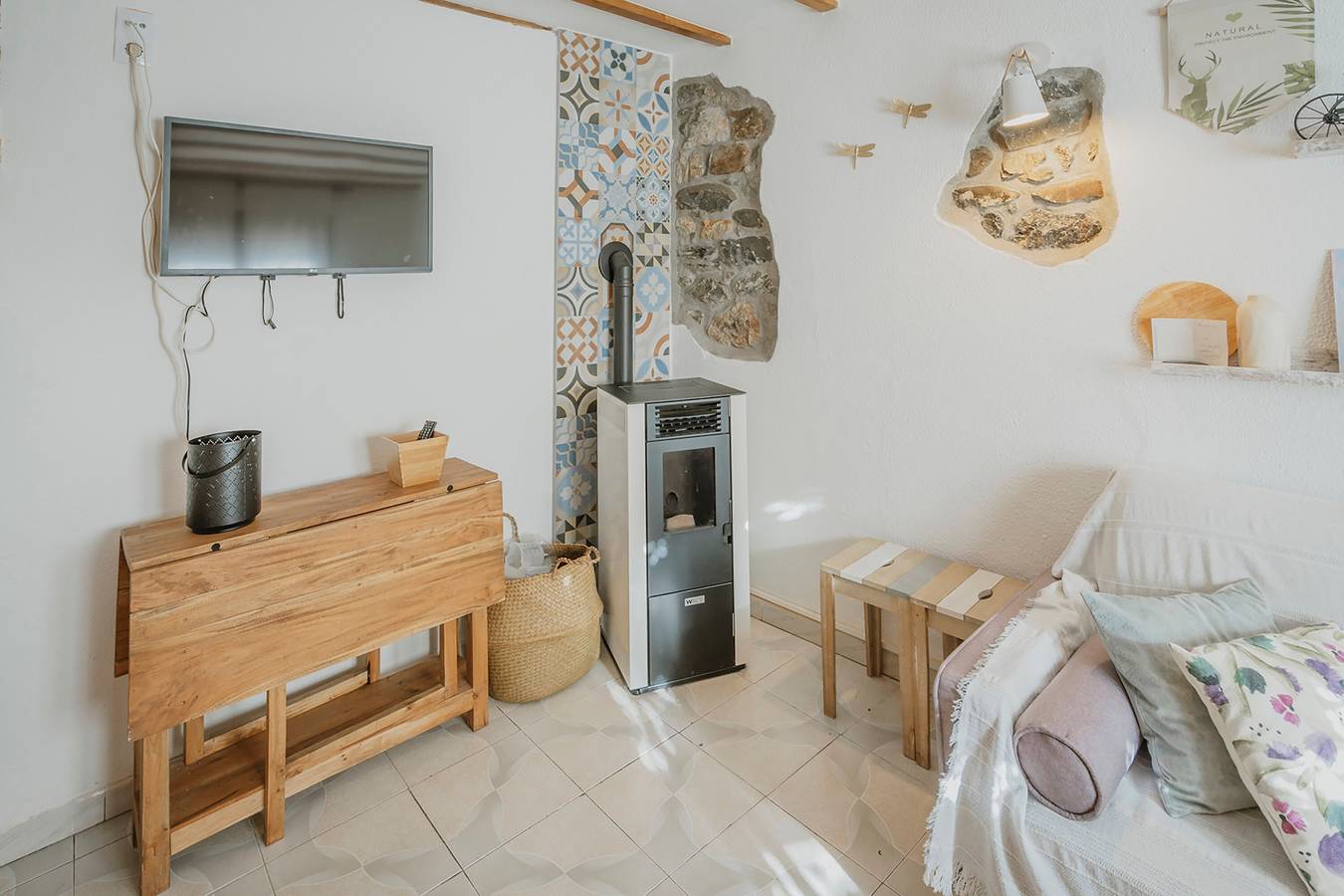 Finca 'La Casa De Sara' mit Bergblick, privater Terrasse und Wlan in Llánaves de la Reina, Boca de Huérgano