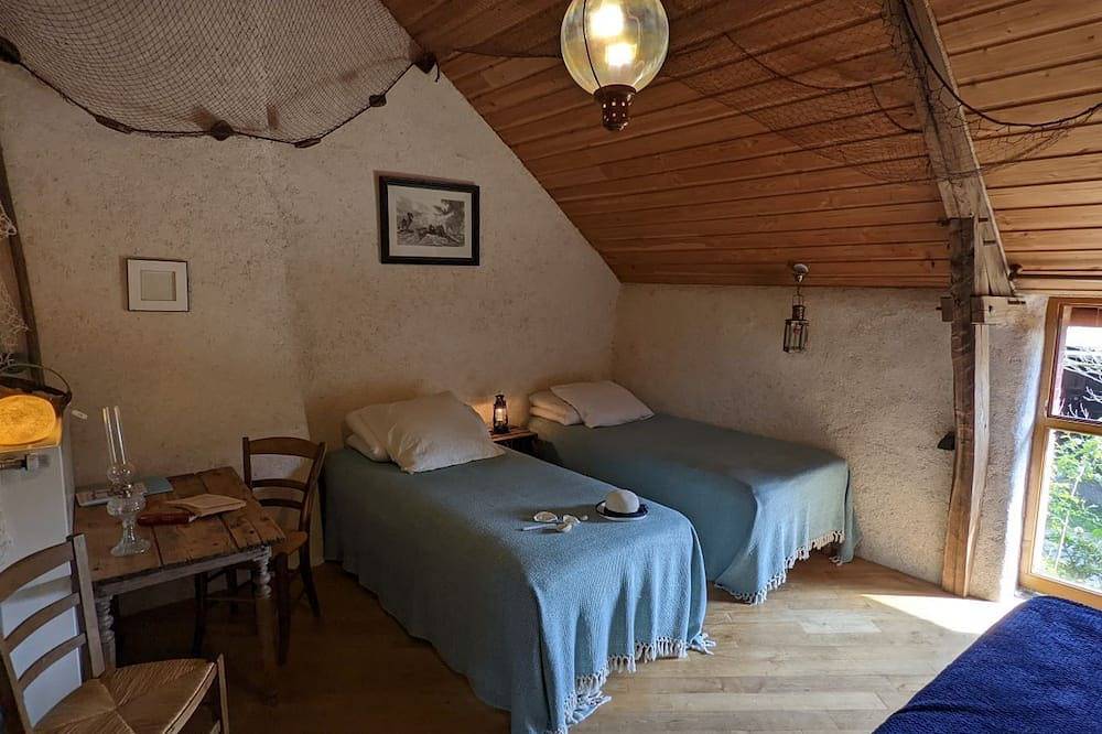 Quiet, typical ecological farmhouse for 12 people in the Pays de Redon. in La Chapelle-de-Brain, Redon und Umgebung
