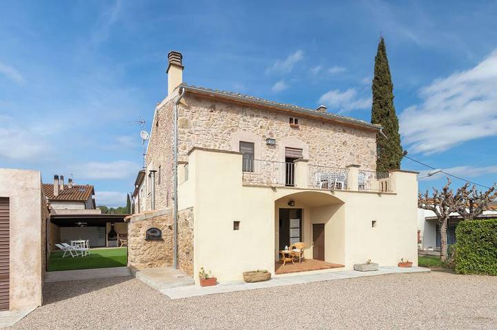 Casa rural para 9 personas, con jardín El Gironés