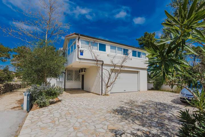 Apartament wakacyjny dla 6 osób, z balkon/ taras i taras, zwierzęta dozwolone w Vir