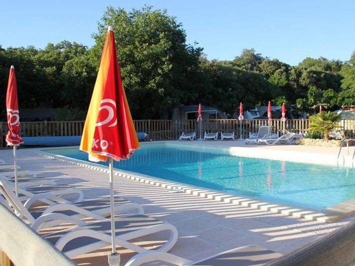 Camping pour 4 personnes, avec Terrasse et Bassin pour enfant
