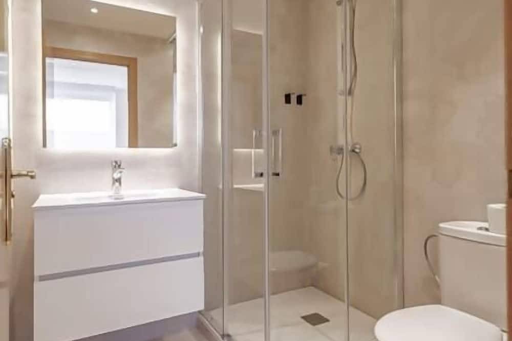 Entire apartment, New Luxury Apartment Madrid Airport 107 in Madrid, Madrid Province
