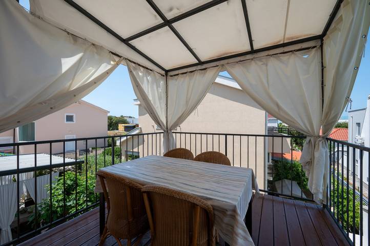 Ferienwohnung für 4 Personen, mit Balkon/Terrasse in Petrcane