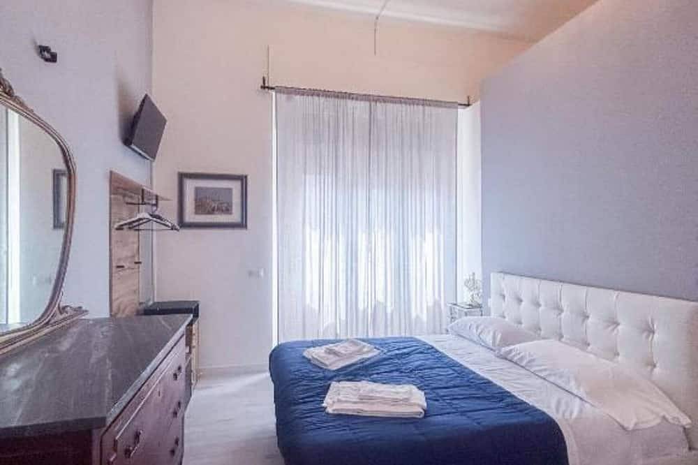 Entire apartment, Room 'Camera Orchidea - Tripla' with Shared Garden, Wi-Fi and Air Conditioning in Prato, Prato Province