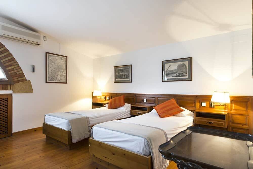 Villa mit Pool, in der Nähe von Sitges und Barcelona. Naturpark Weintourismus in Alt Penedès, Penedes DO