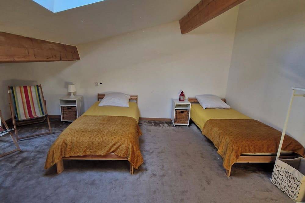 Chambre d'hôtes N6 at Relais de Bellemaison in Montfrin, Region de Nimes