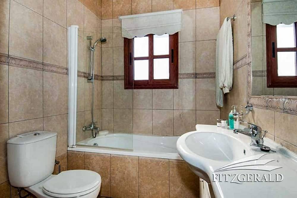 Rosetta Villa, brandneue Villa mit eigenem Pool. in Πισσούρι, Südzypern