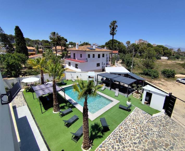 Villa pour 8 personnes, avec jardin et jacuzzi ainsi que balcon et piscine à Alicante - 4