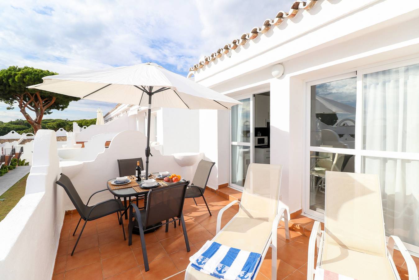 Entire apartment, Modern duplex 6307 - great facilities onsite in Hacienda Las Chapas, Marbella