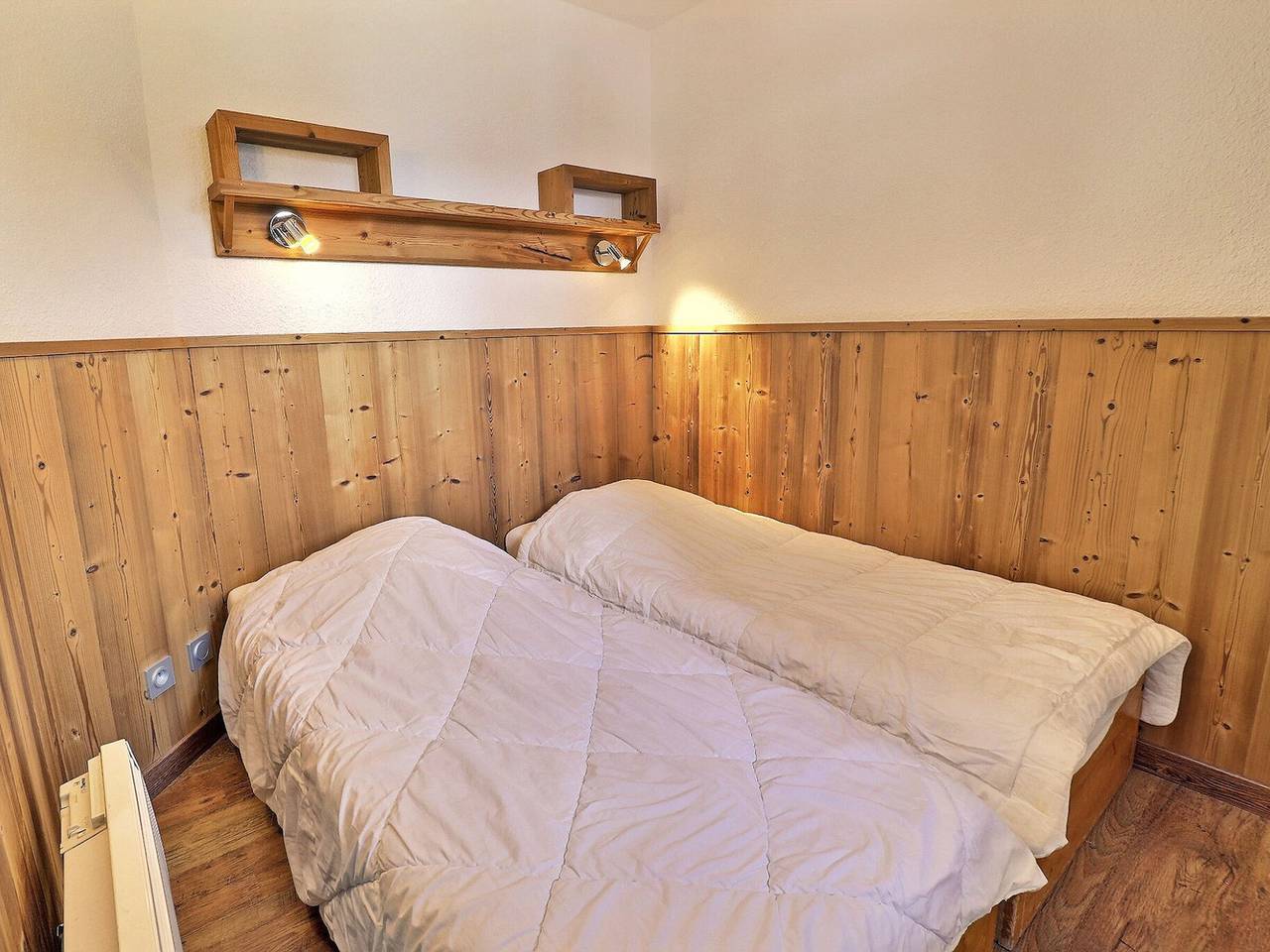 Ganze Wohnung, La Tania: Gemütliche 2-Zimmer-Wohnung für 4 Personen, Skigebiet, zentral gelegen in La Tania, La Perrière