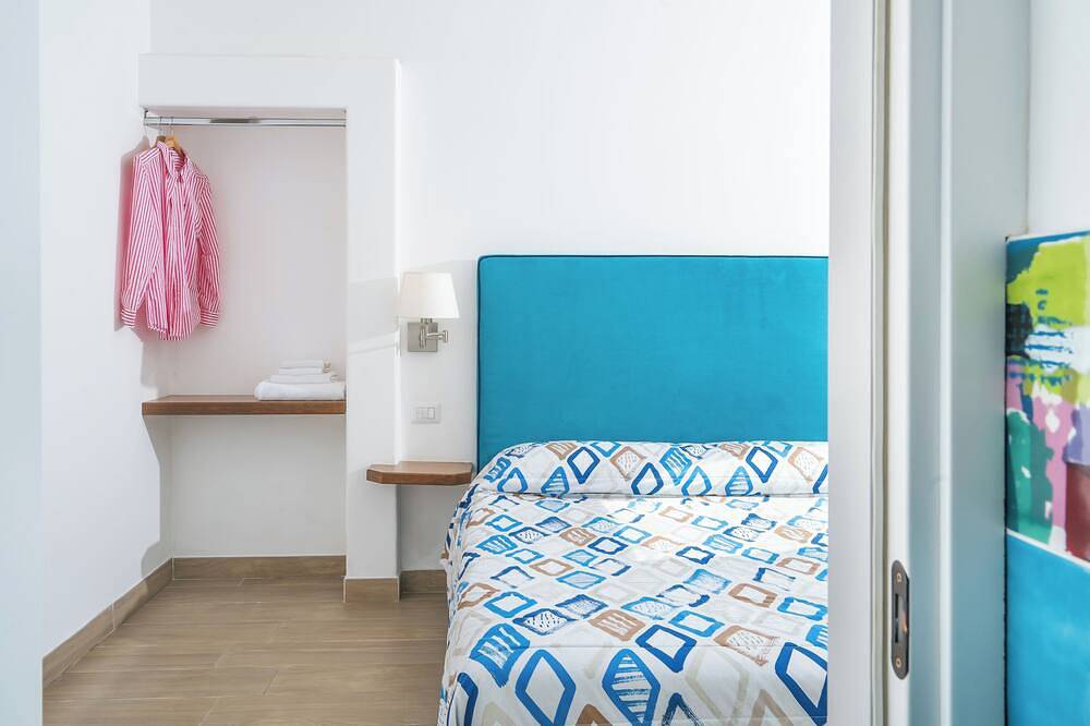 The Ancient Pine Cone Chateau - Light Blue in Meta, Neapel Provinz