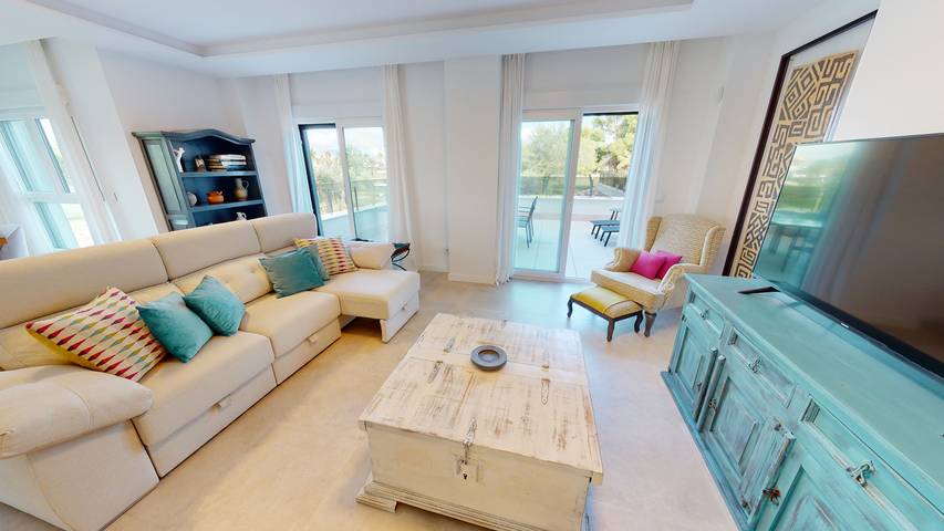 Ferienwohnung für 6 Personen, mit Ausblick und Terrasse sowie Pool in Oliva