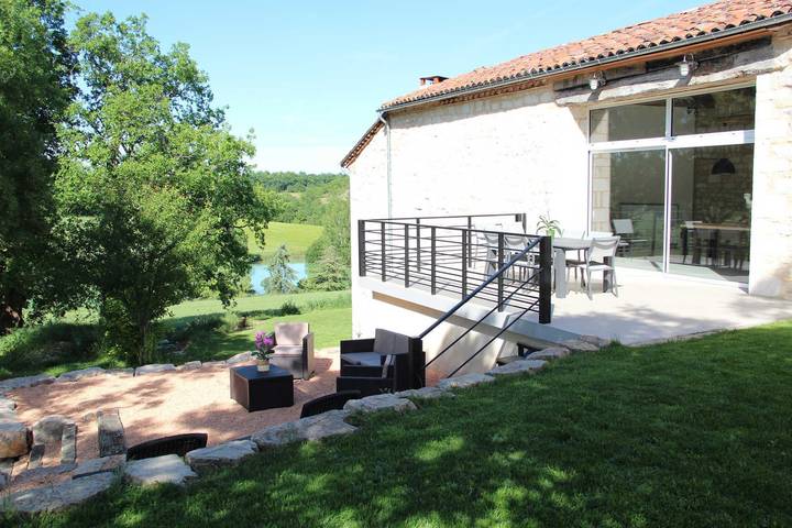 Gîte pour 8 personnes, avec terrasse ainsi que piscine et jardin dans le Tarn - 3