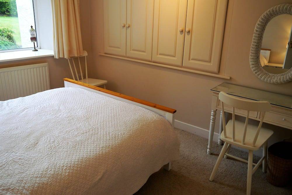 Phoenix Cottage -  a house that sleeps 8 guests  in 3 bedrooms in Kippford, Dumfries and Galloway
