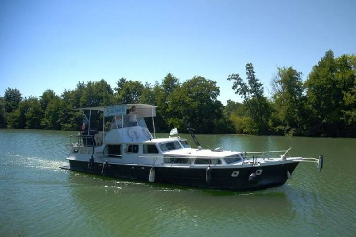 Péniche pour 10 personnes, avec balcon, animaux acceptés à La Ferté-sous-Jouarre