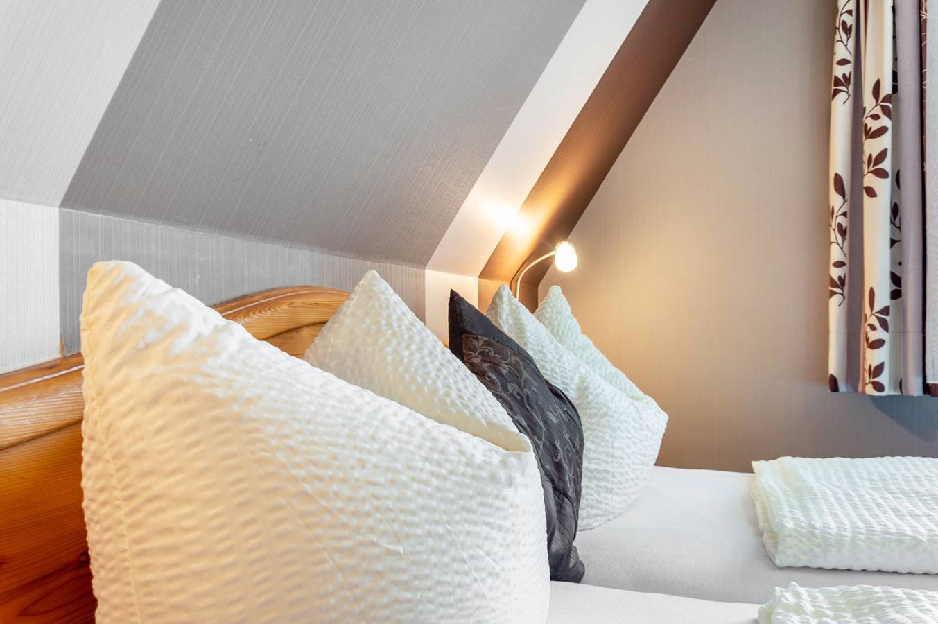 Zimmer 'Gästehaus Lutz - Zimmer 4' mit gemeinsamer Terrasse, gemeinsamem Garten und Wi-Fi in Iphofen, Fränkisches Weinland