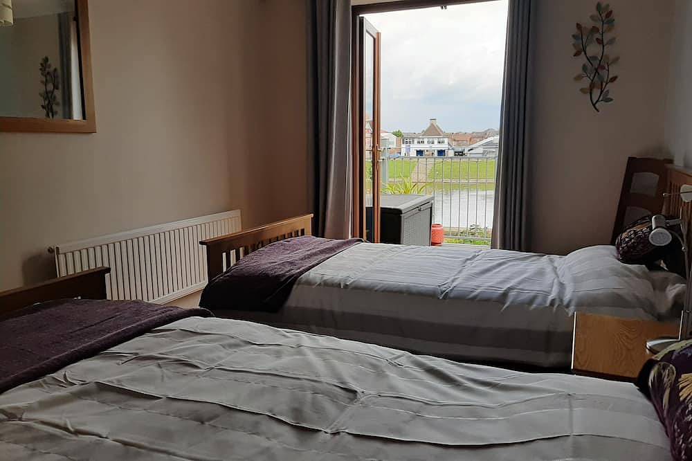 River facing town house with balcony and parking at Trent Bridge.   in Nottingham, Midlands del Este